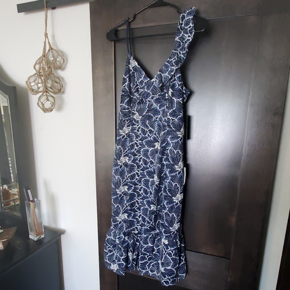 FLEUR ALLURED NAVY BLUE LACE MIDI DRESS
LULUS